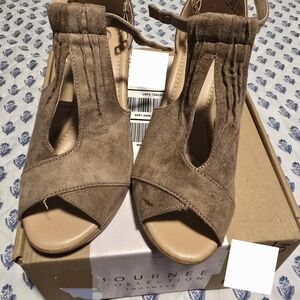 Journee Collection Women's Tan Sandals